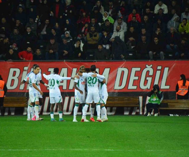 Çorum'da frikikle eşitlik: Cengiz Ünder ilk yarıyı 1-1'e taşıdı