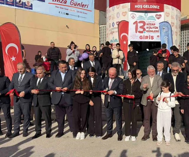 Çorum'da kültür şenliği: 125 yayınevi ve arşiv sergisiyle kitap fuarı başladı