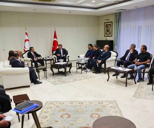 Cumhurbaşkanı yardımcısı Yılmaz, Filo Jet faciasında yakınlarla bir araya geldi