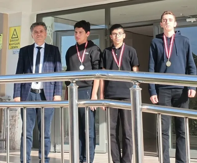 Cumhuriyet coşkusunu Servergazi Anadolu İmam Hatip Lisesi'nde masa tenisinde yaşattılar