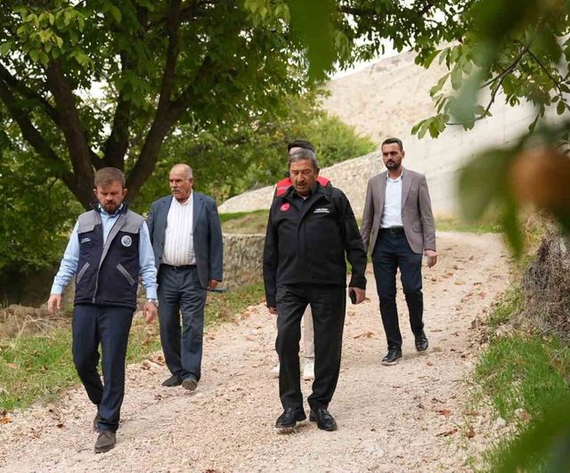 Darende'de Kılıçbağı mahalle yolları için saha incelemesi