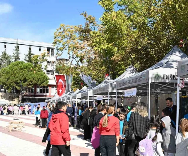Demirci'de geleceğin bilimcileri için üç günlük BilimFest başladı