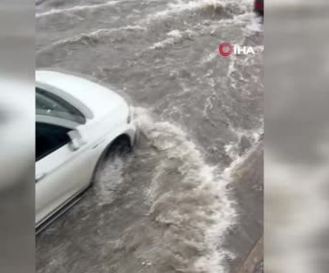Diyarbakır’da sağanak alt geçitleri suyla doldurdu, sabah trafiği felç oldu