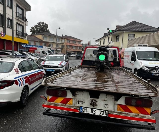 Düzce'de trafikte tehlike: sosyal medya paylaşımları jandarmayı harekete geçirdi