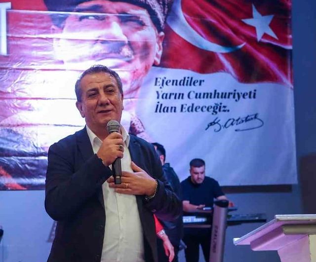 Efeler'de 103. cumhuriyet yıldönümü çocukların coşkusu ile kutlandı