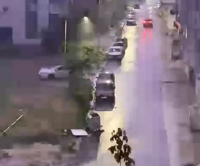Elazığ’da şimşeğin gece ışık gösterisi vatandaşın kamerasına yansıdı