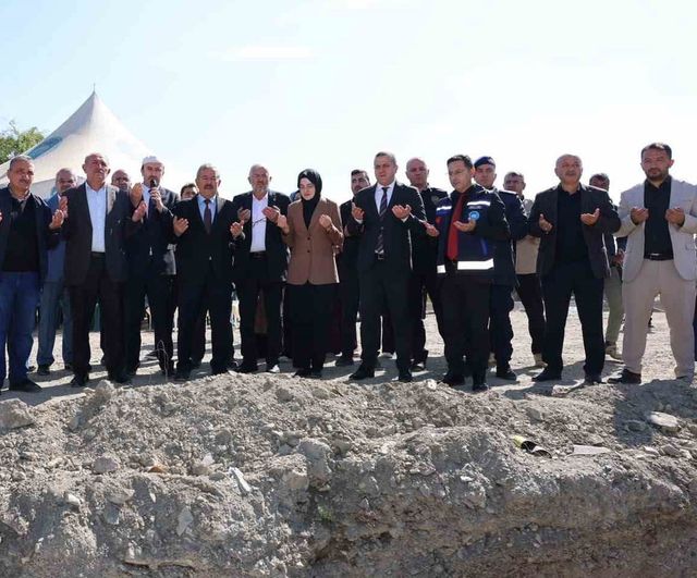 Elecik mahalle konağı için temel atıldı