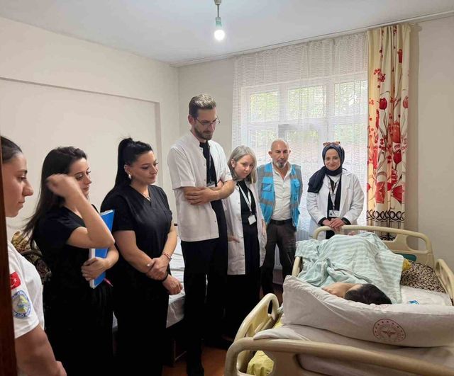 erbaa'da meslek yüksekokulu öğrencileri evde bakım hizmetlerine destek veriyor