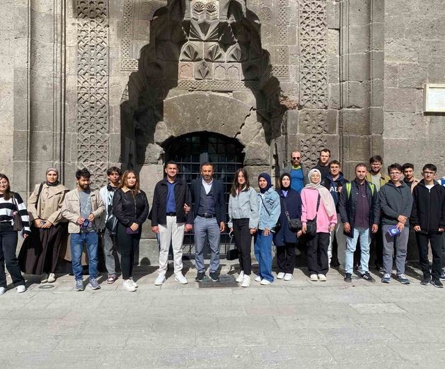 Erü'lü öğrenciler kayseri'nin kültür rotasını rehber eşliğinde keşfetti