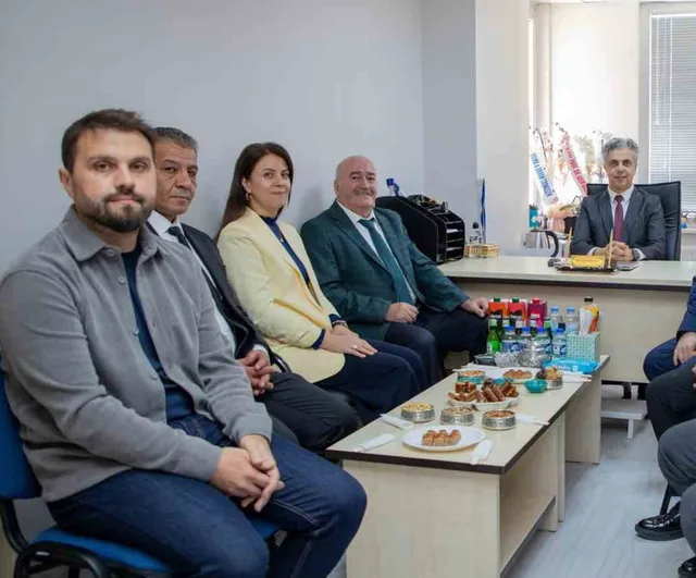 Erzincan Binali Yıldırım Üniversitesi rektörü doçent akademisyenleri ziyaret etti