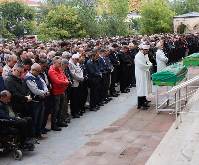 Erzincan'da kültür müdürünün babası ve bir vatandaş son yolculuklarına uğurlandı