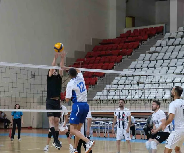 Erzincan’da kurumlar arasında voleybol rekabeti başladı
