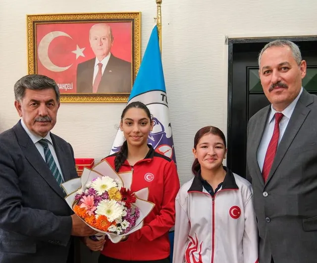 Erzincan'da ulusal ve Balkan başarısı gösteren sporcular başkan Aksun ile buluştu