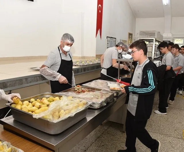Erzincan Fen Lisesi öğrencileri asker hayatını keşfetti: Mehmetçik ile Bir Gün etkinliği
