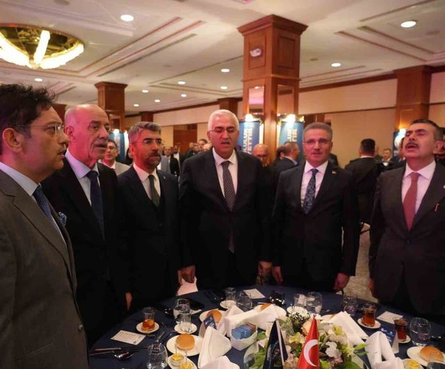 Erzurum zirvesinde Bakan Tekin'den ortak akıl ve veri çağrısı