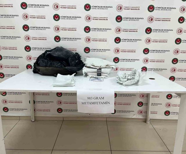 Esendere'de sınır kapısında gizli taşıma yöntemleriyle 1 kilo 513 gram metamfetamin bulundu