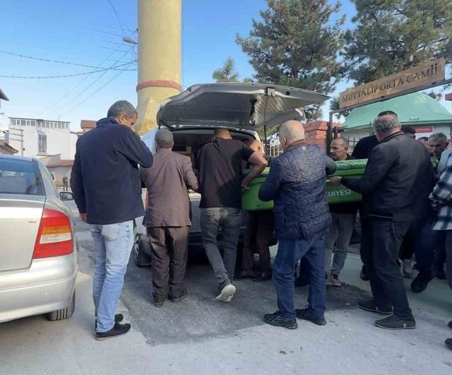 Eskişehir'de amca uğurlandı: şüphelinin babası jandarma eşliğinde törene katıldı