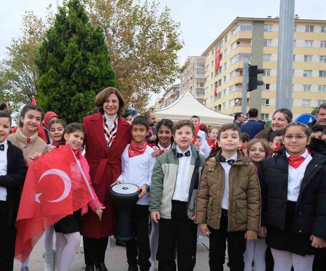 Eskişehir'de cumhuriyet coşkusu bulvardan sokaklara yayıldı