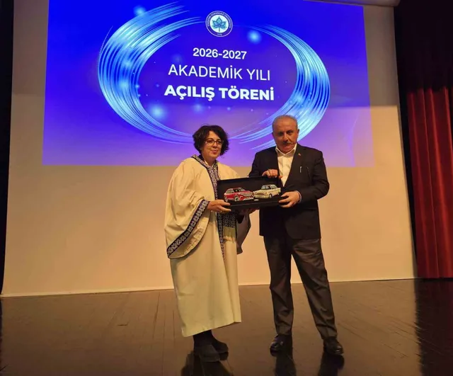 Eskişehir Osmangazi Üniversitesi'nde 2026-2027 akademik yıl açılışı: kimlik, değer ve multidisipliner vizyon öne çıktı