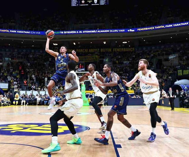 Fenerbahçe üçüncü haftada Dubai'yi 76-66 mağlup ederek seriyi sürdürdü