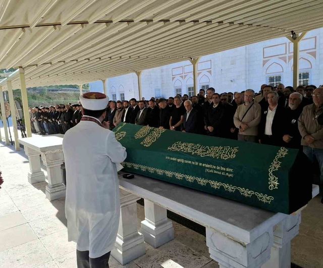 Fon soruşturmasıyla anılan iş insanı Ali Emre Ballı Ihlamurkuyu'ya defnedildi
