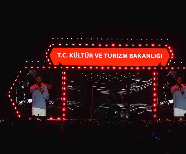 GastroAntep'te Murat Boz sahne aldı, Gaziantep şarkılarla doldu