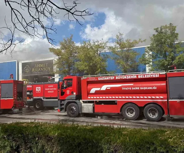 Gaziantep'te pamuk fabrikasında alevlere müdahale sürüyor