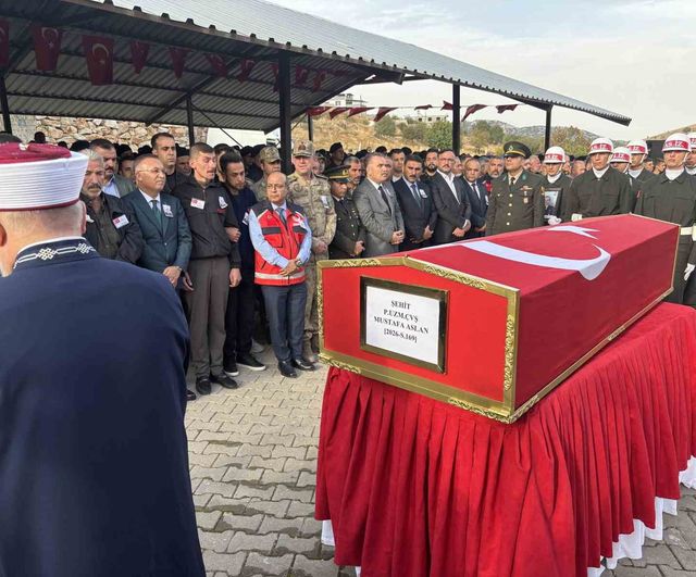 Gaziantep'te şehit düşen Mustafa Aslan son yolculuğuna uğurlandı