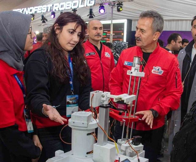 Gençlerin dron ve robot projeleri Türkiye’nin teknoloji rotasını çiziyor