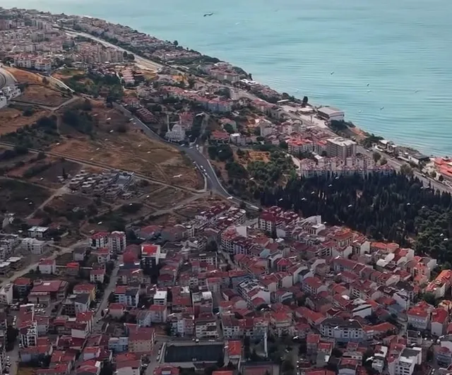 Gökyüzünde birlik: Tekirdağ semalarında dronla kaydedilen leylek sürüsü