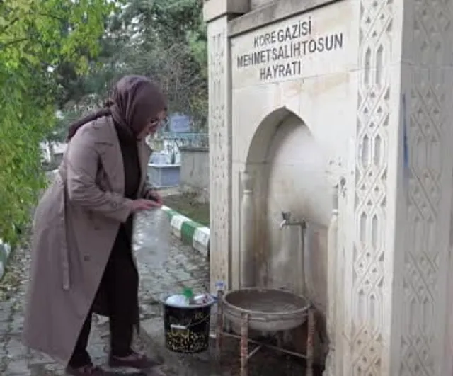 Gümüşhaneli sanatçı mezar taşları ve çeşmeleri gönüllü olarak yeniliyor