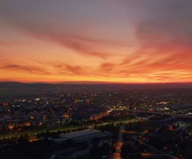 Gün batımında Eskişehir'in renkleri dronla kent siluetini boyadı