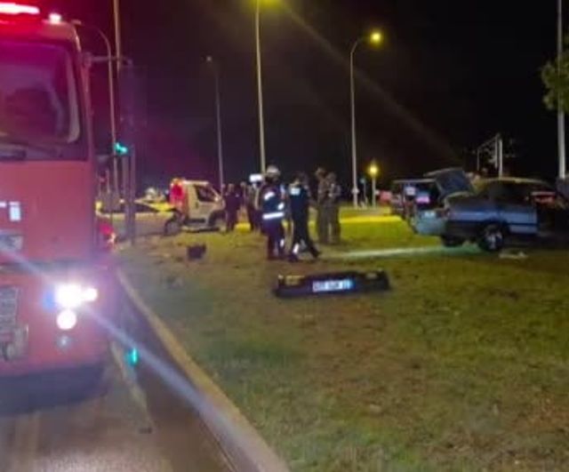 Hatay’da kavşakta çarpışma: Tofaş hurdaya döndü, 4 kişi yaralandı