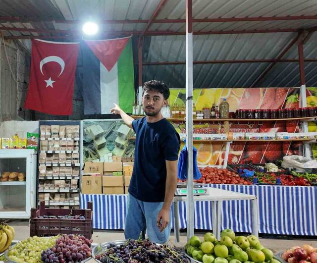 Hataylı genç esnaf üç yıldır İsrail menşeli ürünleri rafına almıyor