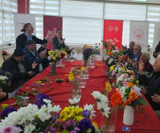 Huzurevinde çiçeklerle iyilik: sakinler kendi aranjmanlarını hazırladı