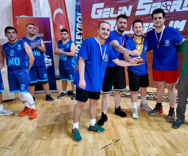 İnşaat Mühendisleri Odası kupayı kaldırdı: 4. kamu spor oyunlarında basketbol şampiyonu