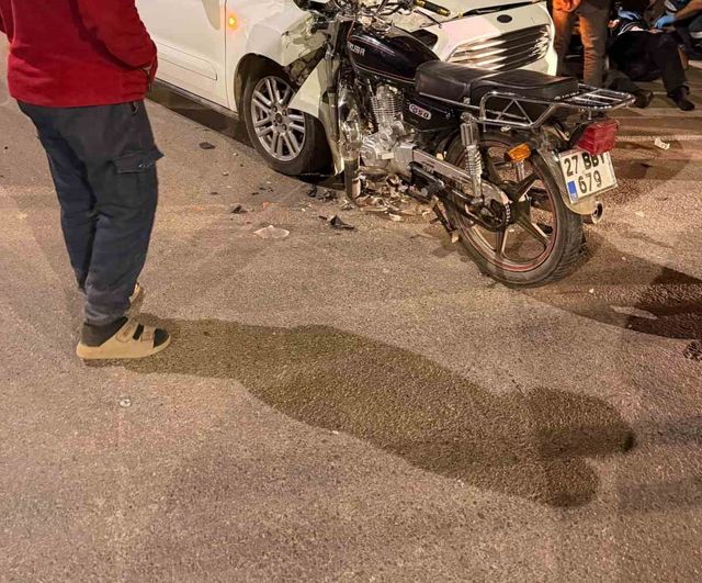 İslahiye'de kafa kafaya çarpışma: motosiklet sürücüsü yaralandı