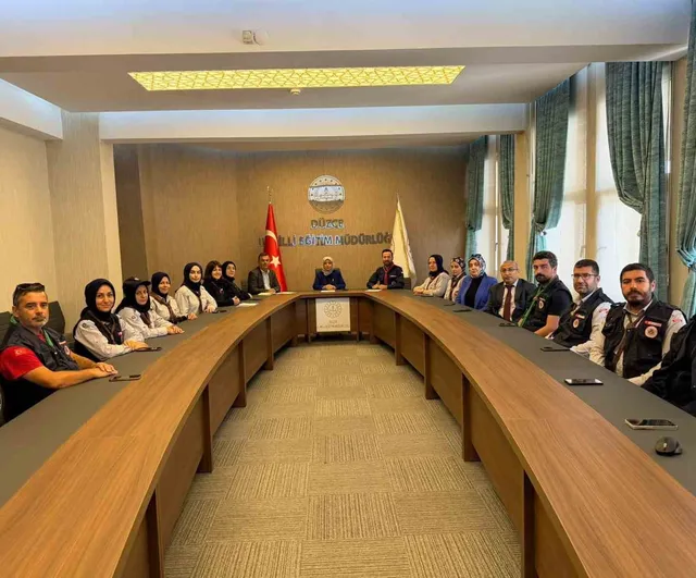 İzcilik çalışmalarının geleceği Düzce'de liderlerle tartışıldı