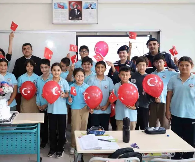 Jandarmadan şehit kızı Ada Su'ya unutulmaz 11. yaş günü sürprizi