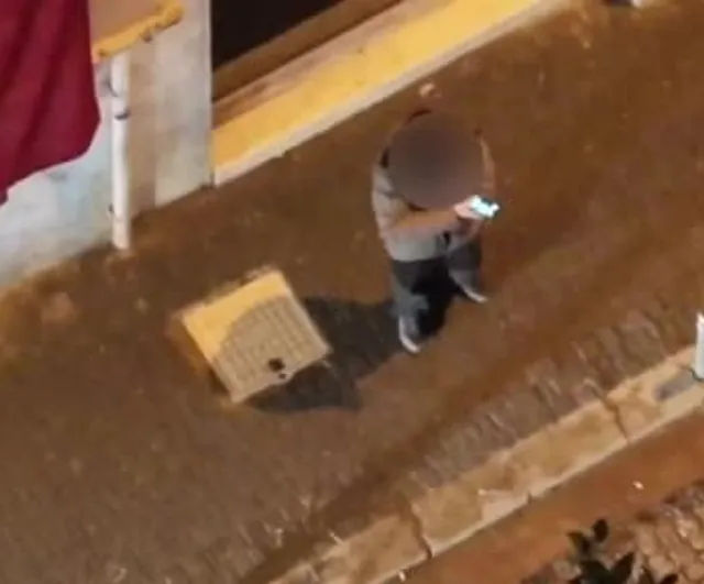 Kadıköy'de dronla izlenen araçta satışa hazır paketlerle iki kişi yakalandı