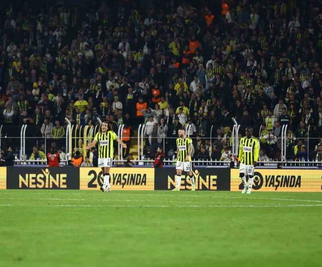 Kadıköy'de güven sarsıldı: Fenerbahçe evinde Göztepe'ye 2-1 yenildi