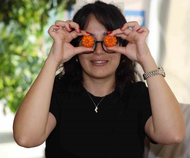 Kadınlar mum tasarlayarak el becerilerini ve sosyal bağlarını güçlendirdi