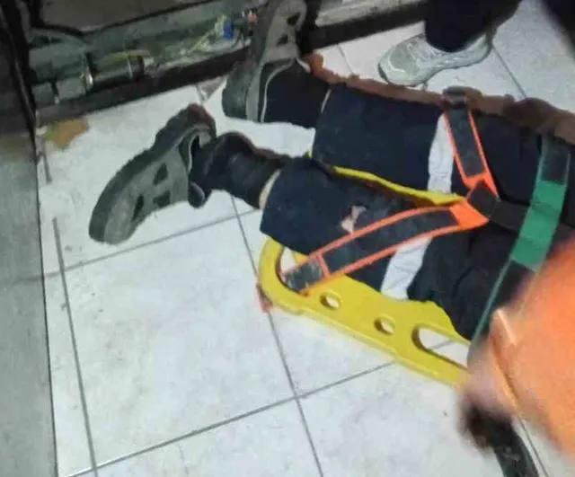 Kadırga Caddesi'nde asansör üç kat düşüşünde bir kişi yaralandı