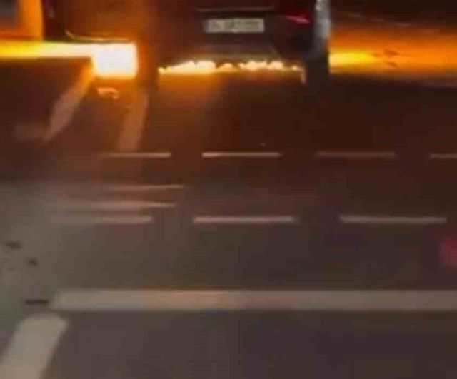 Kağıthane'de motor alevleri arabayı kullanılmaz bıraktı