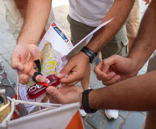 Kaleiçi'nin labirent sokaklarında harita ve keşif yarıştı