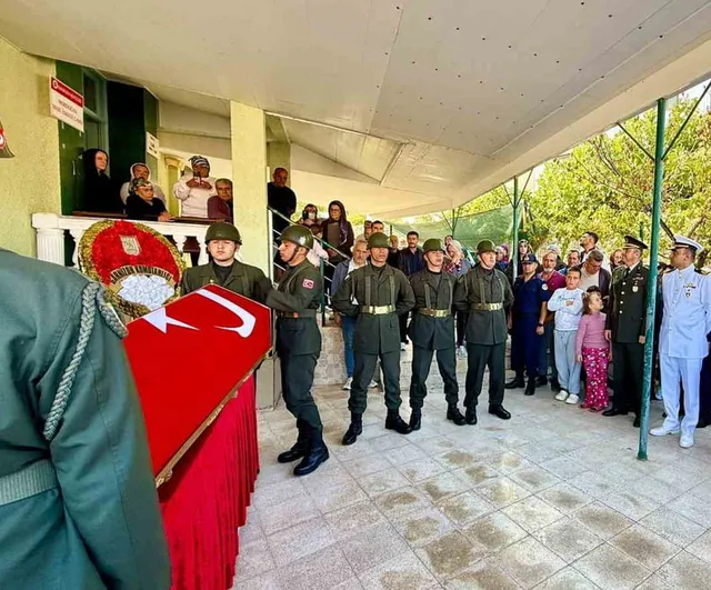 Karaburun, Kıbrıs gazisini askeri törenle uğurladı