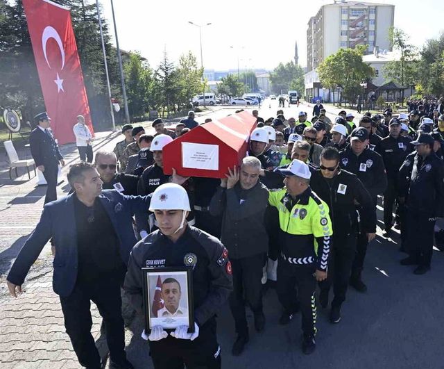 kaza kurbanı polis memuruna son görev