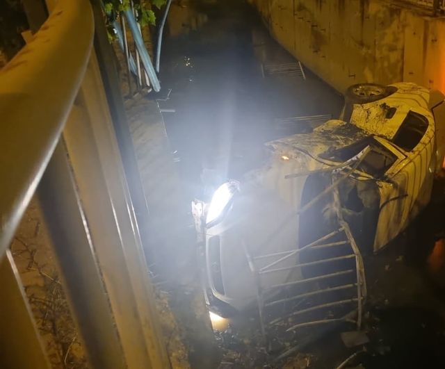 Kaza Melikgazi'de: otomobil su kanalına uçtu, iki yaralı