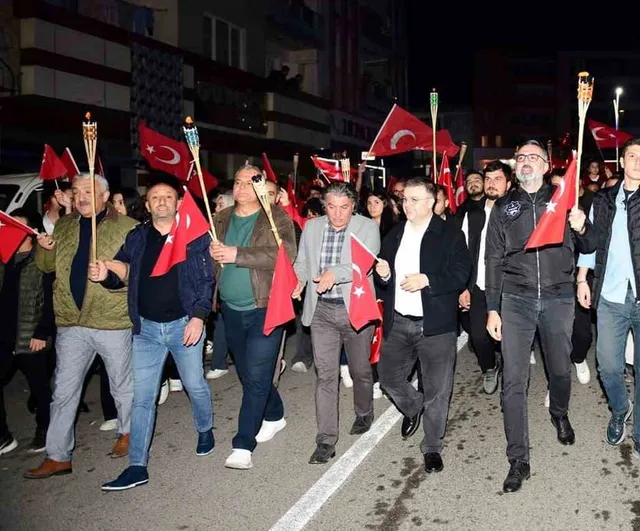 Kestel'de 29 ekim coşkusu sergilerden fener alayına ilçeyi saran program