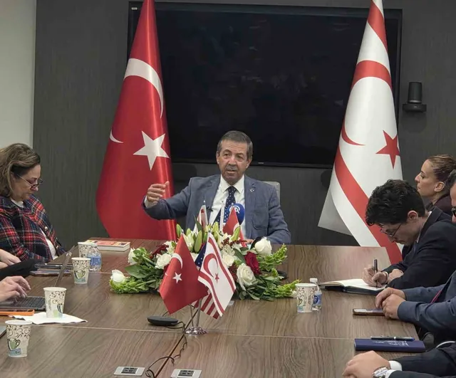 Kıbrıs'ta yeni ortaklık seçeneği yok; dış politika iki egemen devlet üzerine kurulu